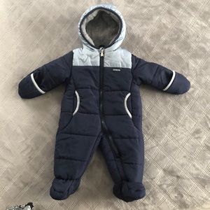 Oshkosh Baby boy snow suit. Size 6-9 months.